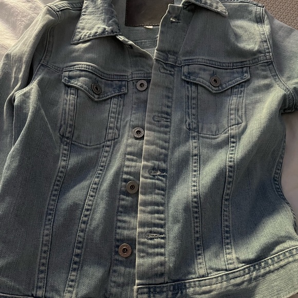 Mya Jacket: Perfect Condition Jacket. Same as stock photo, with a lighter wash! - Picture 2 of 4